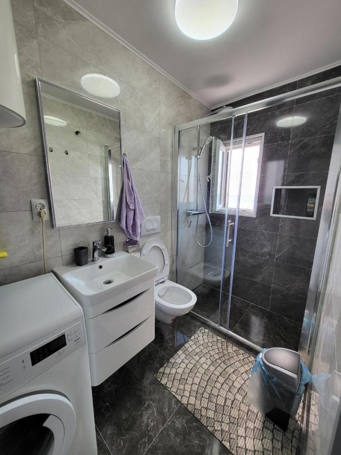 Apartman Dora With Sea View And Terrace Umag Exterior foto