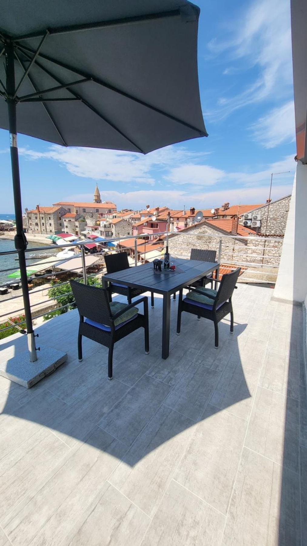 Apartman Dora With Sea View And Terrace Umag Exterior foto