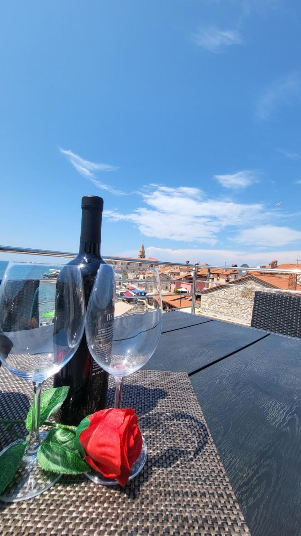 Apartman Dora With Sea View And Terrace Umag Exterior foto