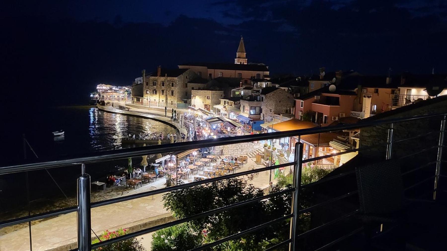 Apartman Dora With Sea View And Terrace Umag Exterior foto